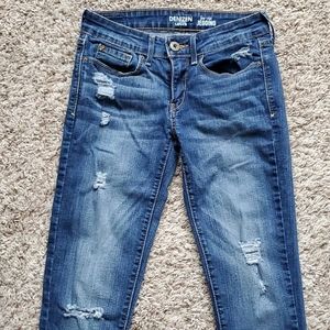 Levi Denizen low rise distressed Jegging